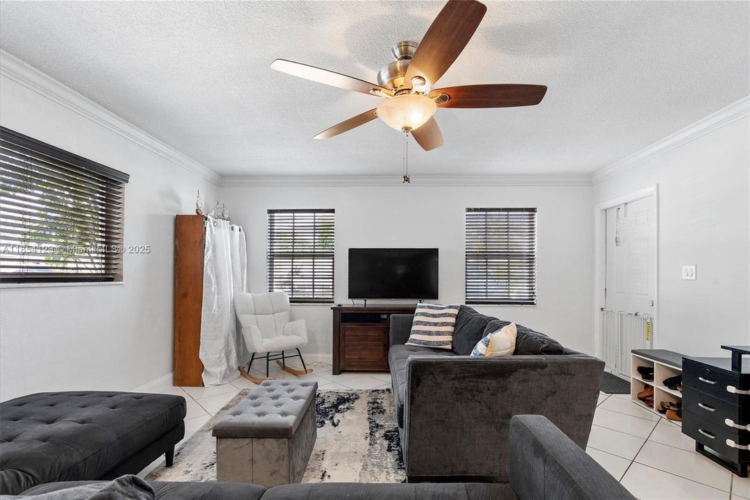 Activo con contrato: $319,000 (2 camas, 2 baños, 1000 Pies cuadrados)