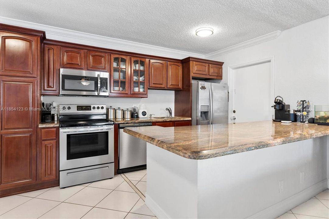 Activo con contrato: $319,000 (2 camas, 2 baños, 1000 Pies cuadrados)