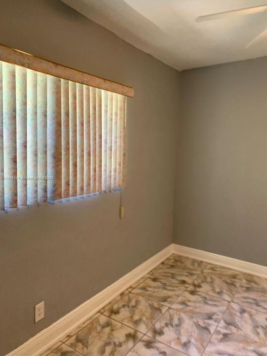 For Rent: $1,100 (1 beds, 1 baths, 1400 Square Feet)