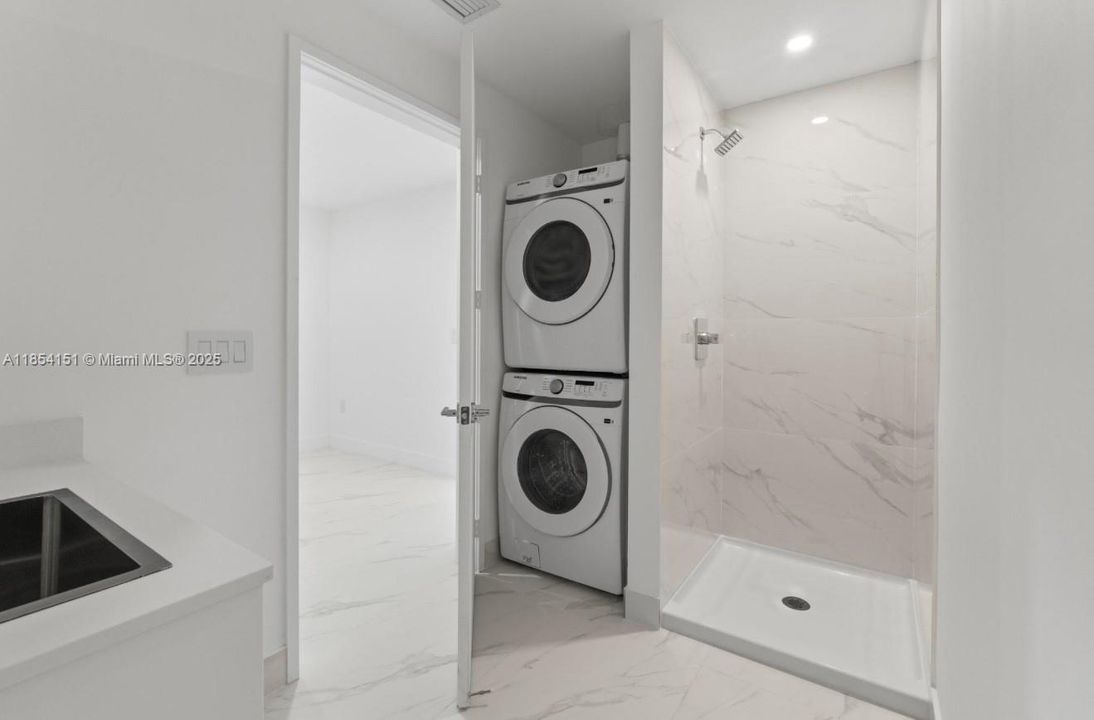 For Sale: $3,400,000 (4 beds, 5 baths, 2520 Square Feet)