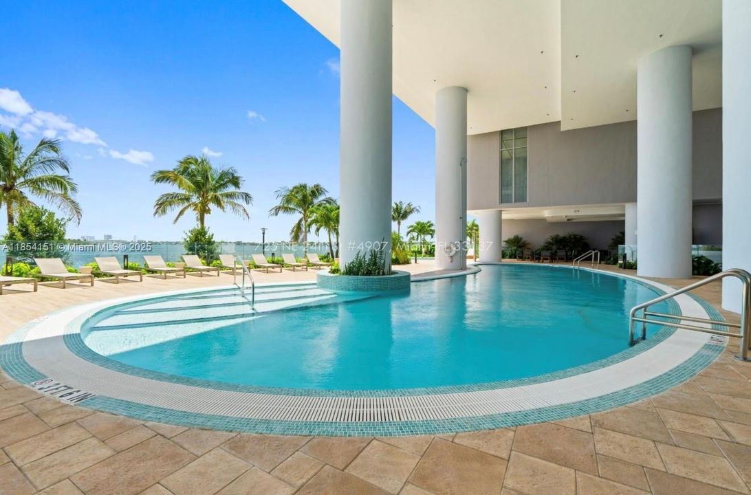 For Sale: $3,400,000 (4 beds, 5 baths, 2520 Square Feet)