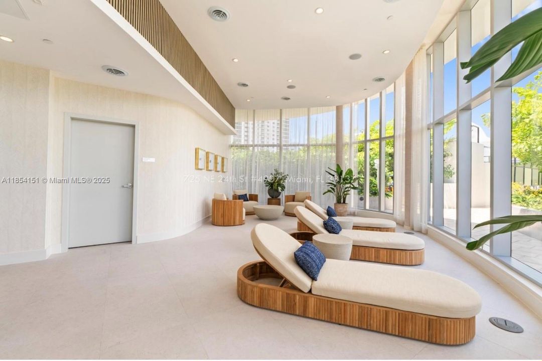 For Sale: $3,400,000 (4 beds, 5 baths, 2520 Square Feet)