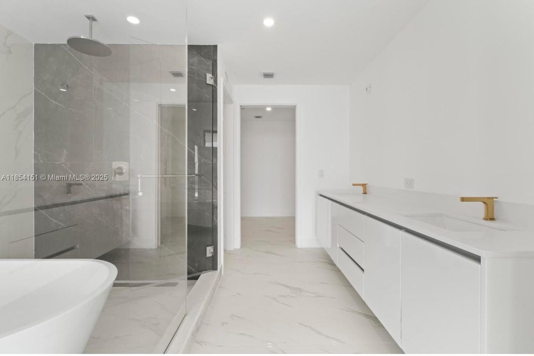 For Sale: $3,400,000 (4 beds, 5 baths, 2520 Square Feet)