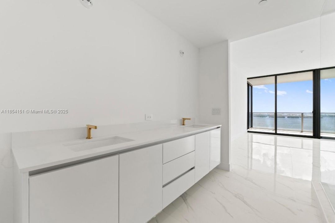 For Sale: $3,400,000 (4 beds, 5 baths, 2520 Square Feet)