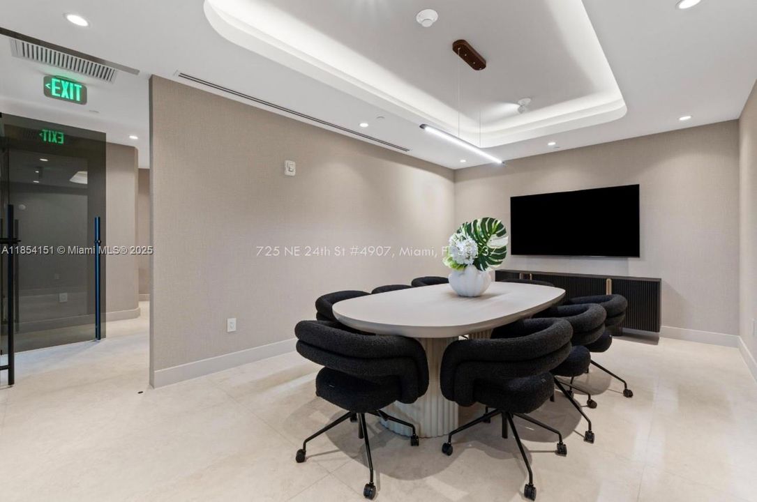 For Sale: $3,400,000 (4 beds, 5 baths, 2520 Square Feet)