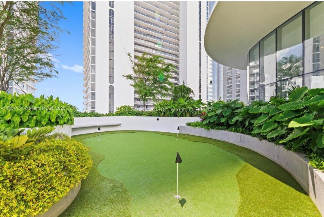 For Sale: $3,400,000 (4 beds, 5 baths, 2520 Square Feet)