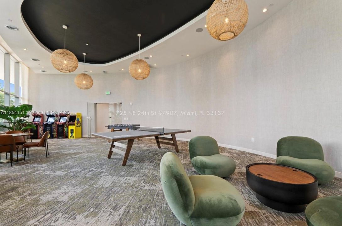 For Sale: $3,400,000 (4 beds, 5 baths, 2520 Square Feet)