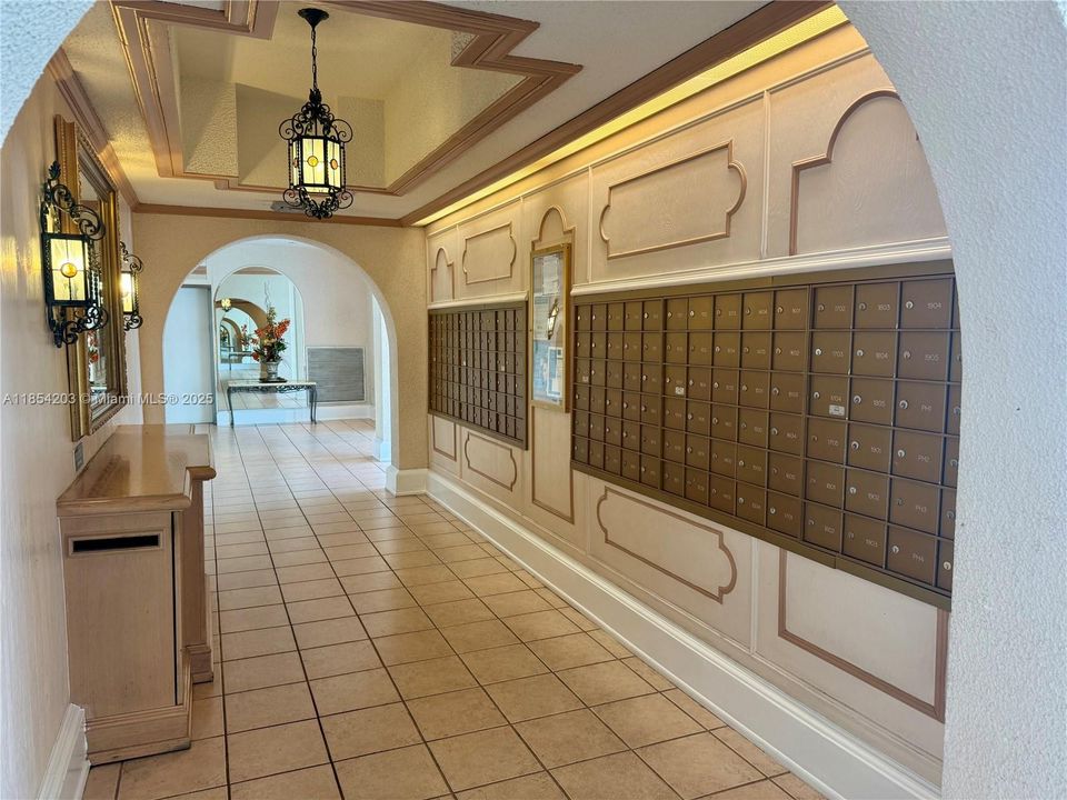 待售: $194,900 (1 贝兹, 1 浴室, 717 平方英尺)