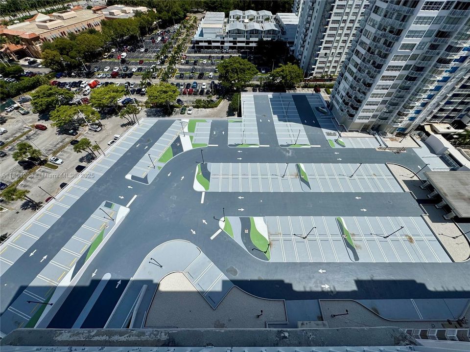 待售: $194,900 (1 贝兹, 1 浴室, 717 平方英尺)