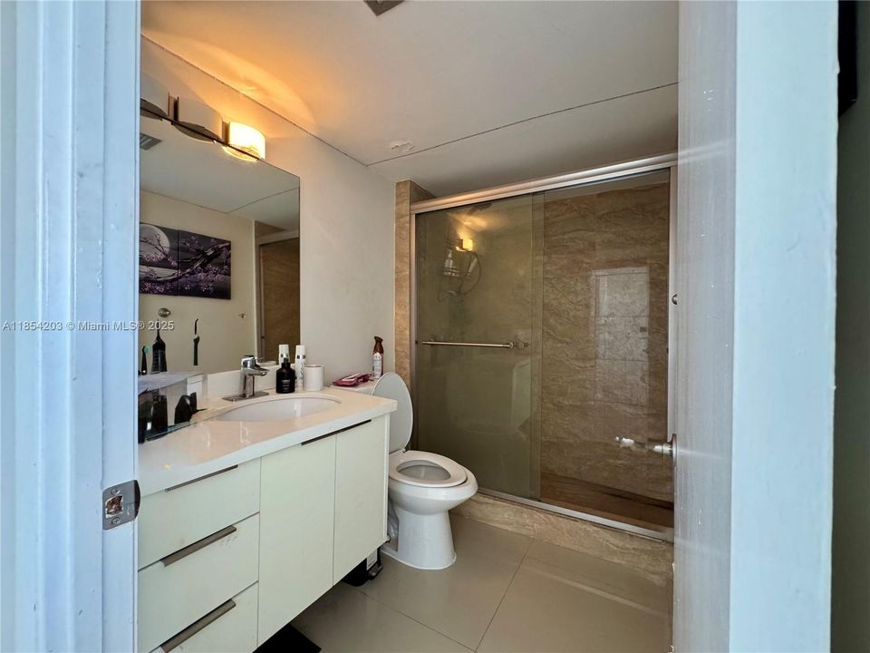 待售: $194,900 (1 贝兹, 1 浴室, 717 平方英尺)