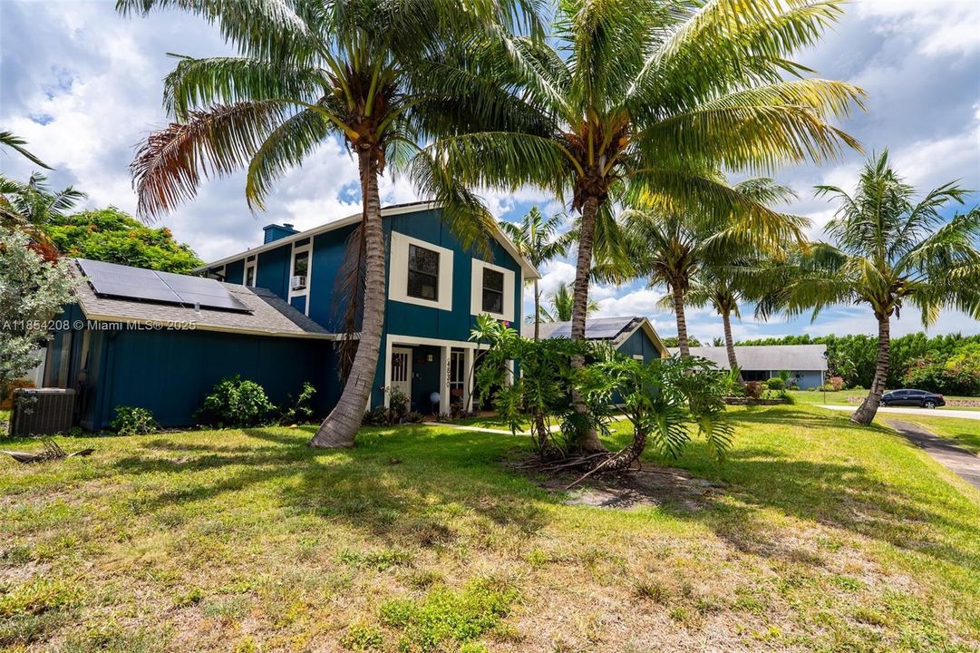 最近售出: $559,999 (4 贝兹, 2 浴室, 2599 平方英尺)