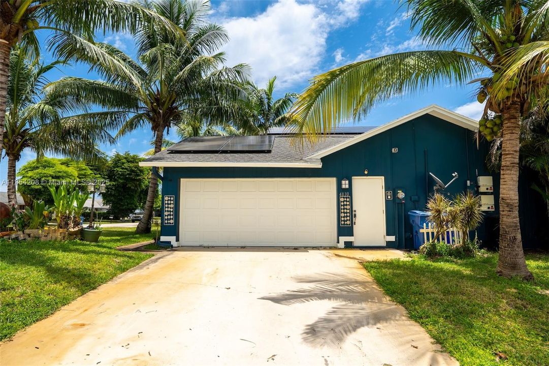 最近售出: $559,999 (4 贝兹, 2 浴室, 2599 平方英尺)