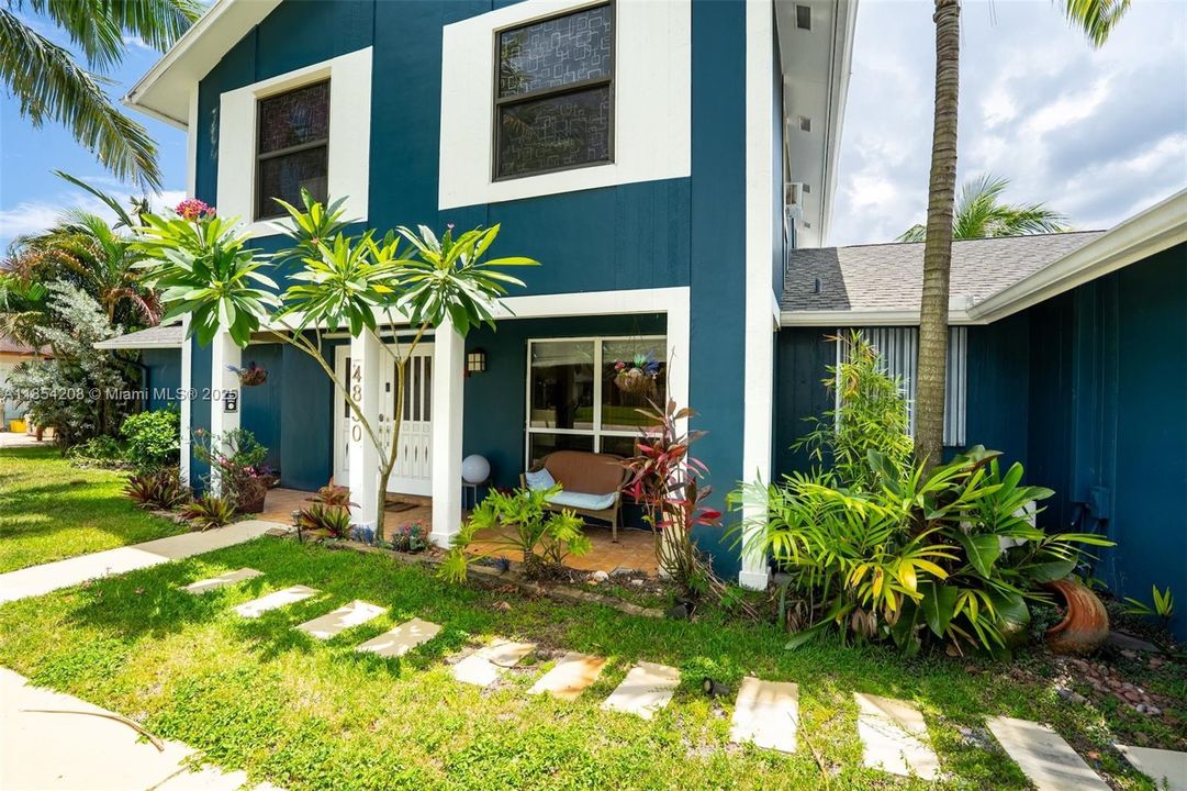 最近售出: $559,999 (4 贝兹, 2 浴室, 2599 平方英尺)