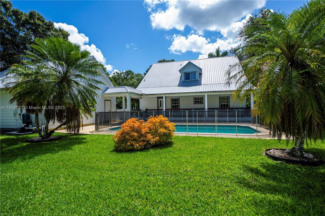 最近售出: $549,900 (4 贝兹, 3 浴室, 3049 平方英尺)