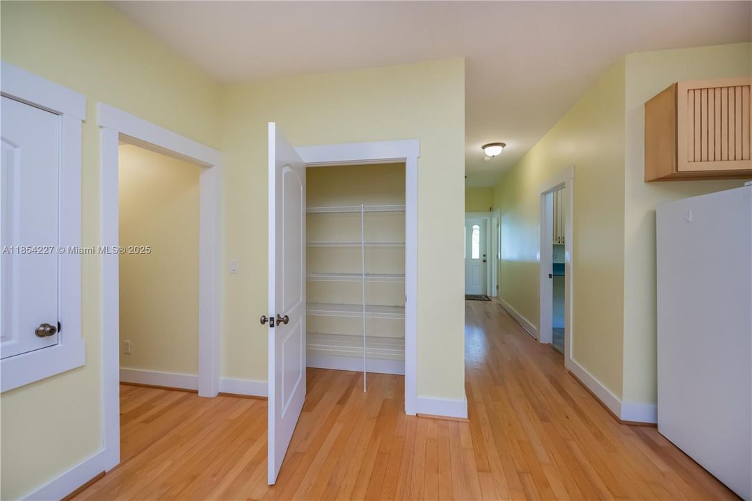 最近售出: $549,900 (4 贝兹, 3 浴室, 3049 平方英尺)