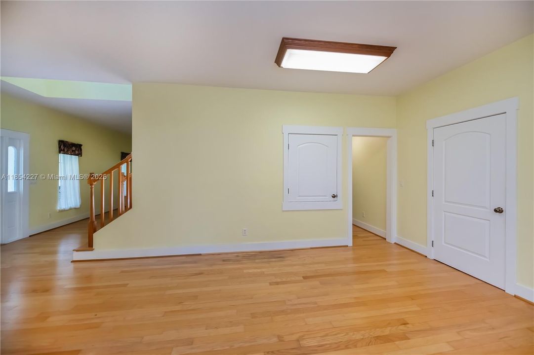 最近售出: $549,900 (4 贝兹, 3 浴室, 3049 平方英尺)