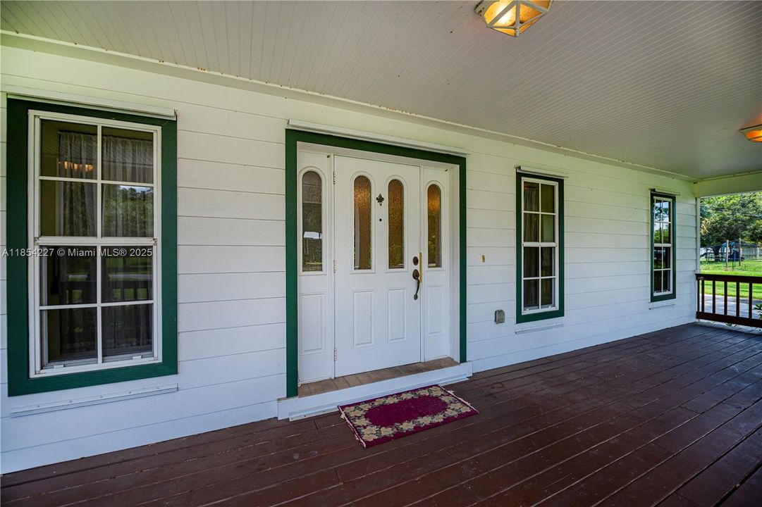 最近售出: $549,900 (4 贝兹, 3 浴室, 3049 平方英尺)