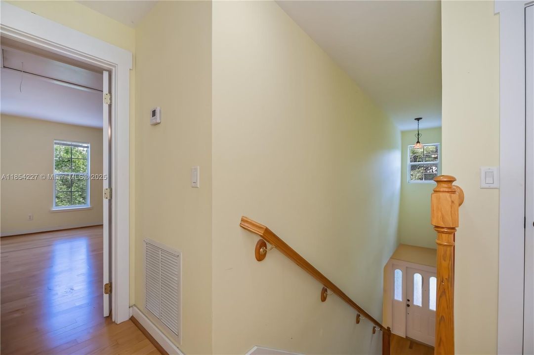 最近售出: $549,900 (4 贝兹, 3 浴室, 3049 平方英尺)