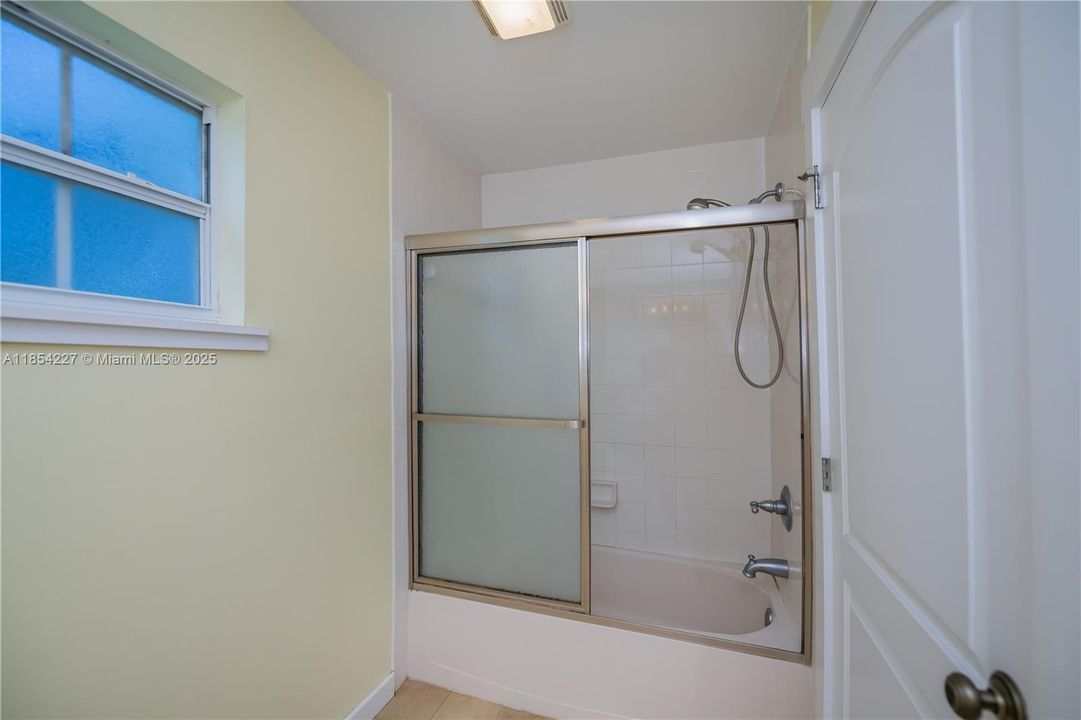 最近售出: $549,900 (4 贝兹, 3 浴室, 3049 平方英尺)