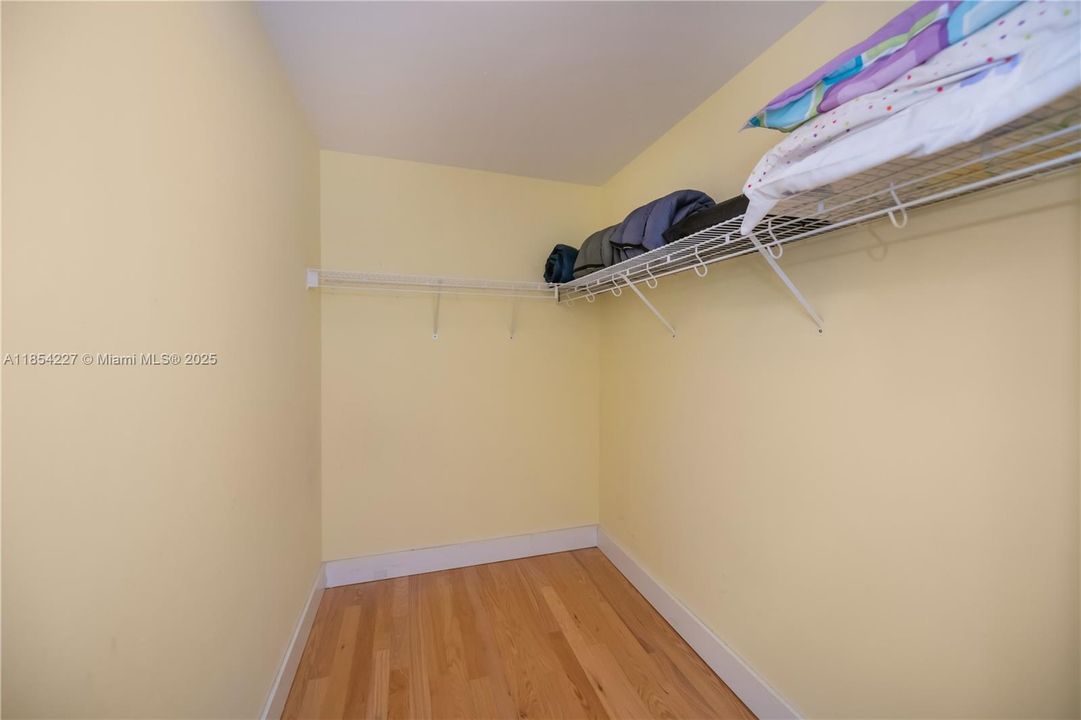 最近售出: $549,900 (4 贝兹, 3 浴室, 3049 平方英尺)