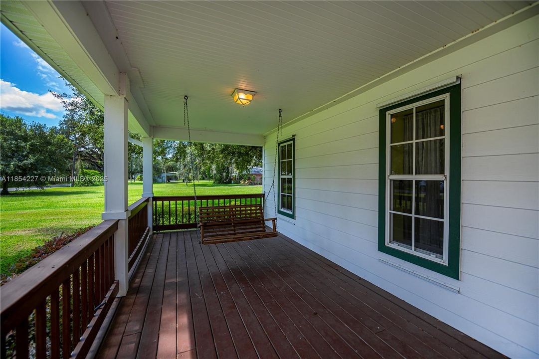 最近售出: $549,900 (4 贝兹, 3 浴室, 3049 平方英尺)