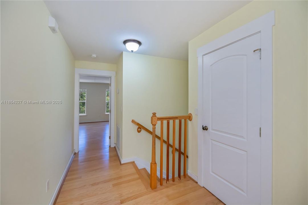 最近售出: $549,900 (4 贝兹, 3 浴室, 3049 平方英尺)