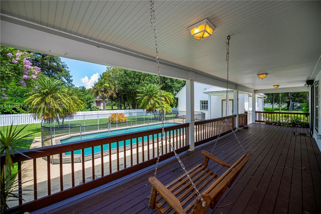 最近售出: $549,900 (4 贝兹, 3 浴室, 3049 平方英尺)