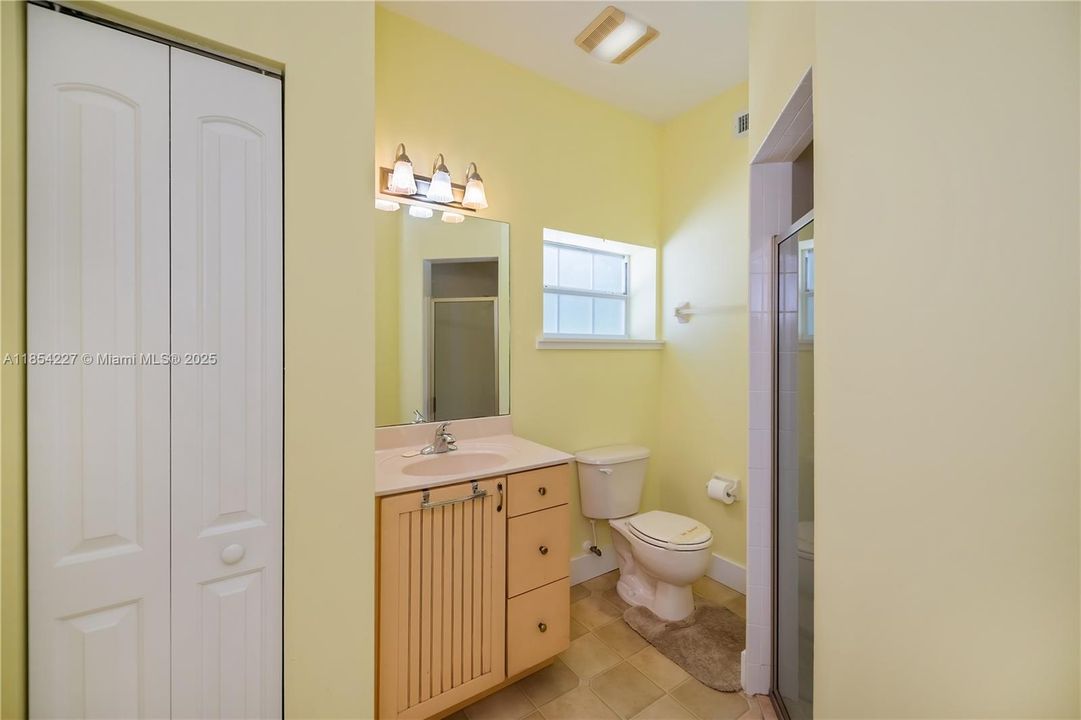 最近售出: $549,900 (4 贝兹, 3 浴室, 3049 平方英尺)