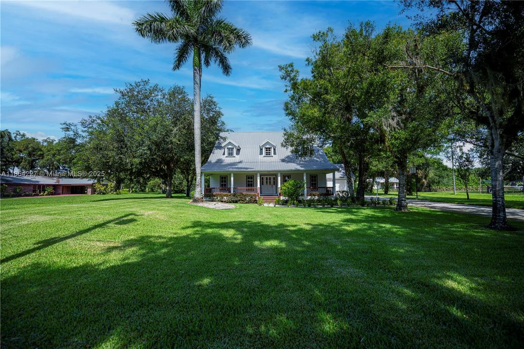 最近售出: $549,900 (4 贝兹, 3 浴室, 3049 平方英尺)