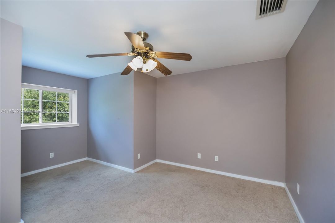 最近售出: $549,900 (4 贝兹, 3 浴室, 3049 平方英尺)