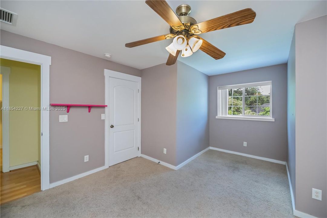 最近售出: $549,900 (4 贝兹, 3 浴室, 3049 平方英尺)