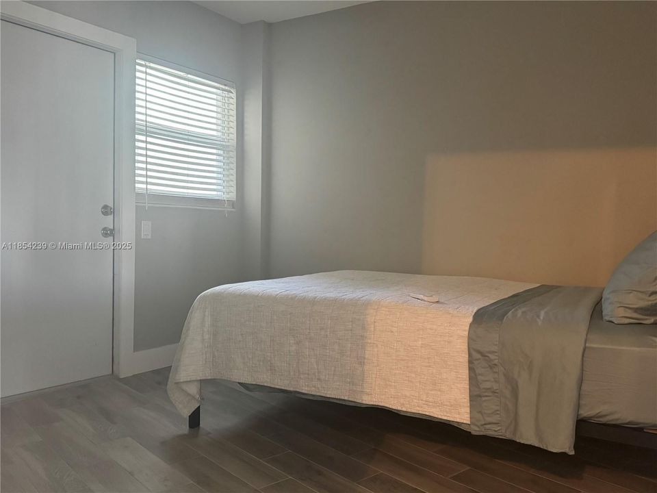 For Sale: $284,500 (2 beds, 1 baths, 760 Square Feet)