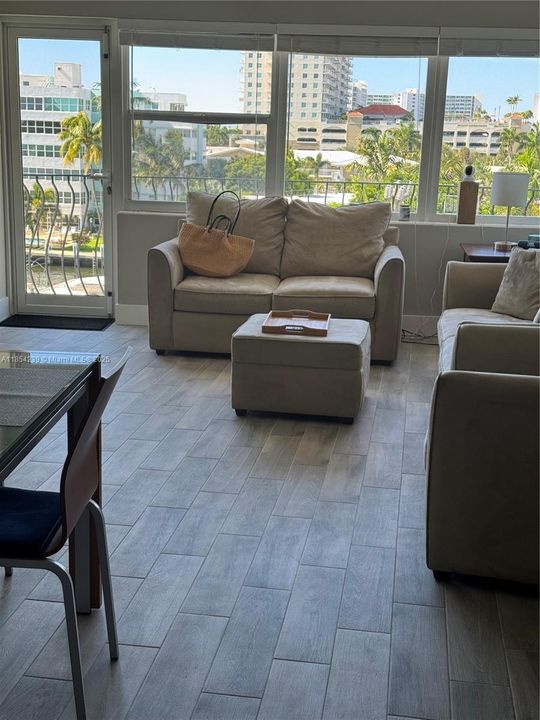 For Sale: $284,500 (2 beds, 1 baths, 760 Square Feet)