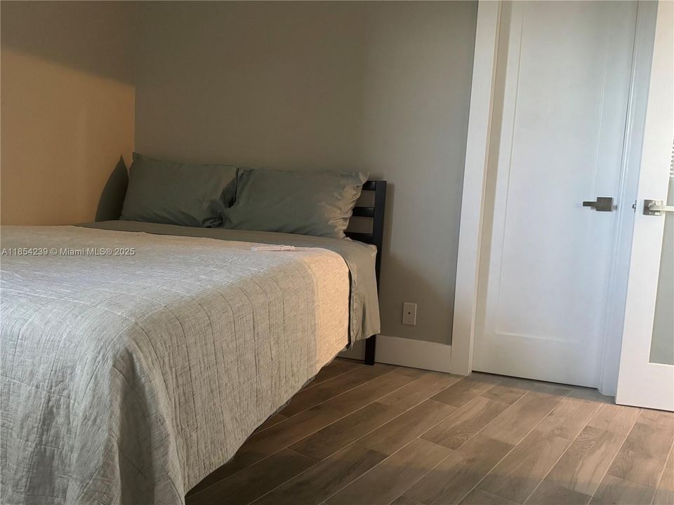 For Sale: $284,500 (2 beds, 1 baths, 760 Square Feet)