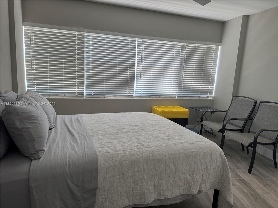 For Sale: $284,500 (2 beds, 1 baths, 760 Square Feet)