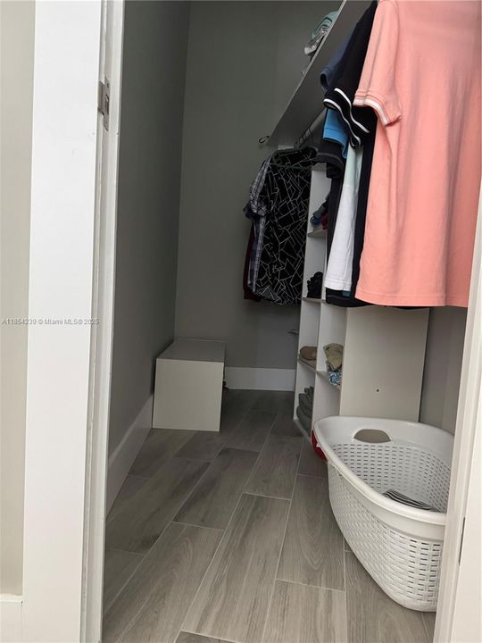 For Sale: $284,500 (2 beds, 1 baths, 760 Square Feet)