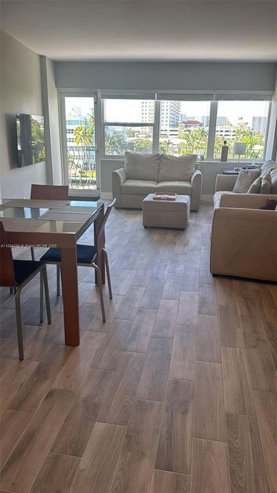 For Sale: $284,500 (2 beds, 1 baths, 760 Square Feet)