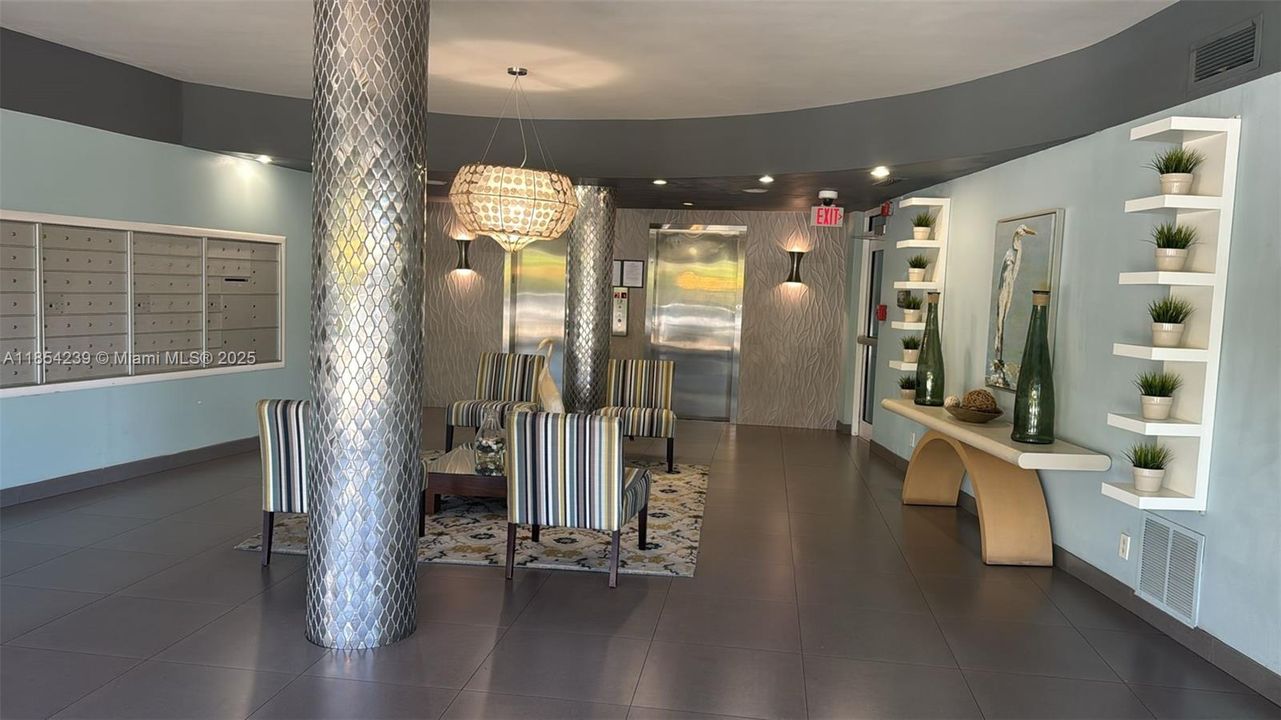 For Sale: $284,500 (2 beds, 1 baths, 760 Square Feet)