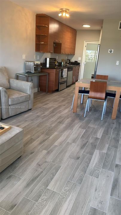 For Sale: $284,500 (2 beds, 1 baths, 760 Square Feet)