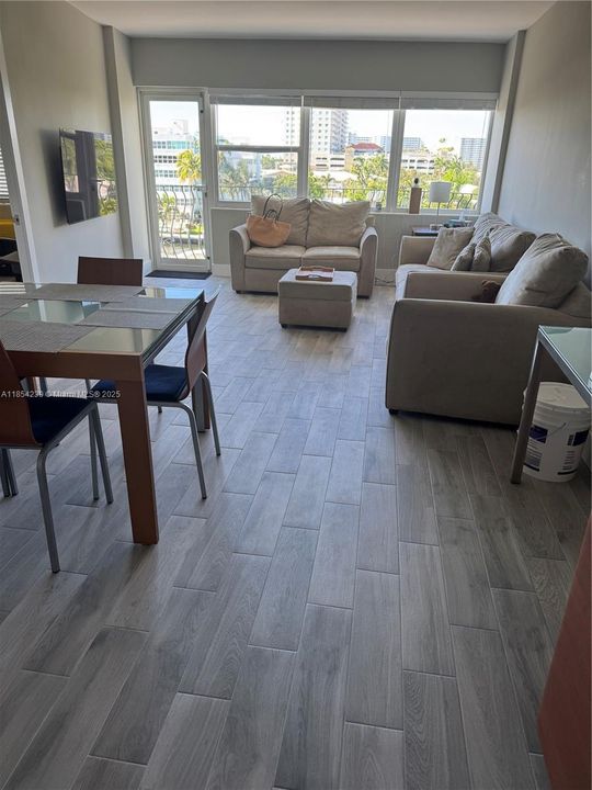 For Sale: $284,500 (2 beds, 1 baths, 760 Square Feet)