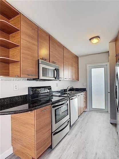 For Sale: $284,500 (2 beds, 1 baths, 760 Square Feet)