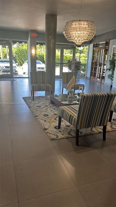 For Sale: $284,500 (2 beds, 1 baths, 760 Square Feet)