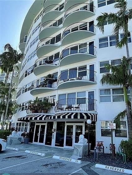 For Sale: $284,500 (2 beds, 1 baths, 760 Square Feet)