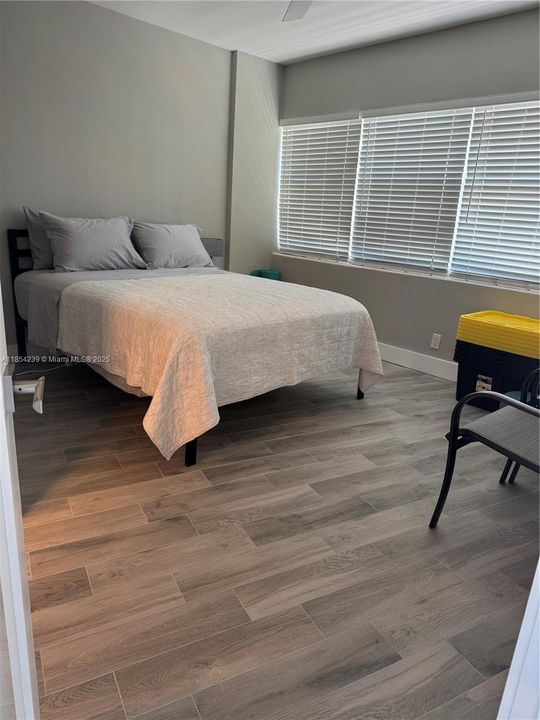 For Sale: $284,500 (2 beds, 1 baths, 760 Square Feet)