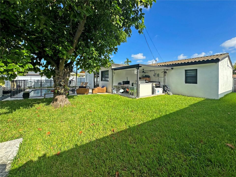 En Venta: $849,000 (4 camas, 2 baños, 1648 Pies cuadrados)