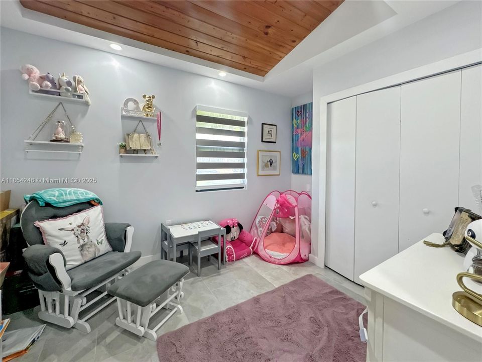 En Venta: $849,000 (4 camas, 2 baños, 1648 Pies cuadrados)