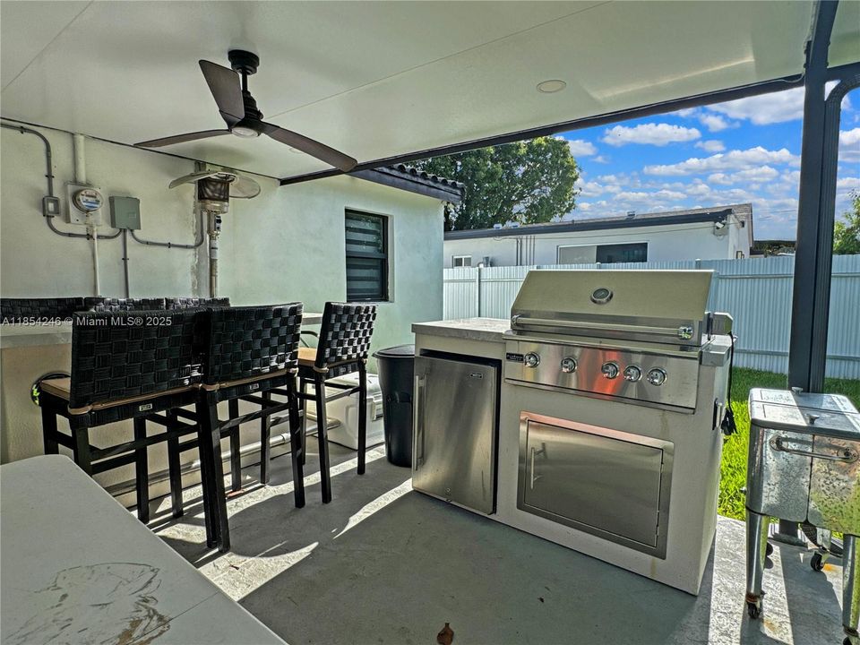 En Venta: $849,000 (4 camas, 2 baños, 1648 Pies cuadrados)