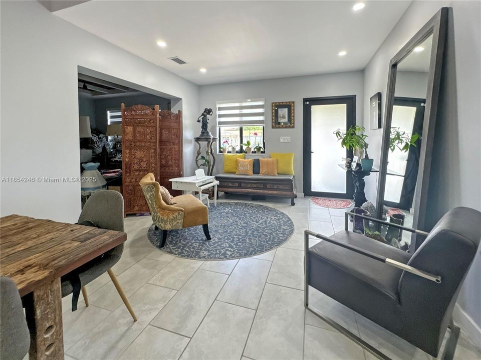 En Venta: $849,000 (4 camas, 2 baños, 1648 Pies cuadrados)