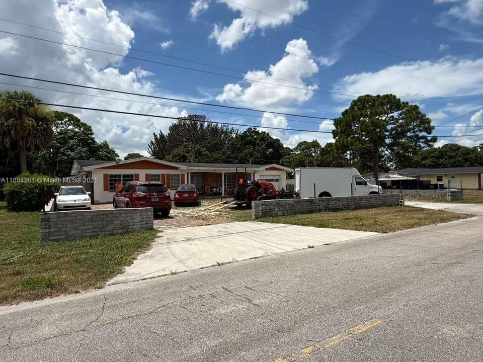 待售: $260,000 (3 贝兹, 2 浴室, 1569 平方英尺)