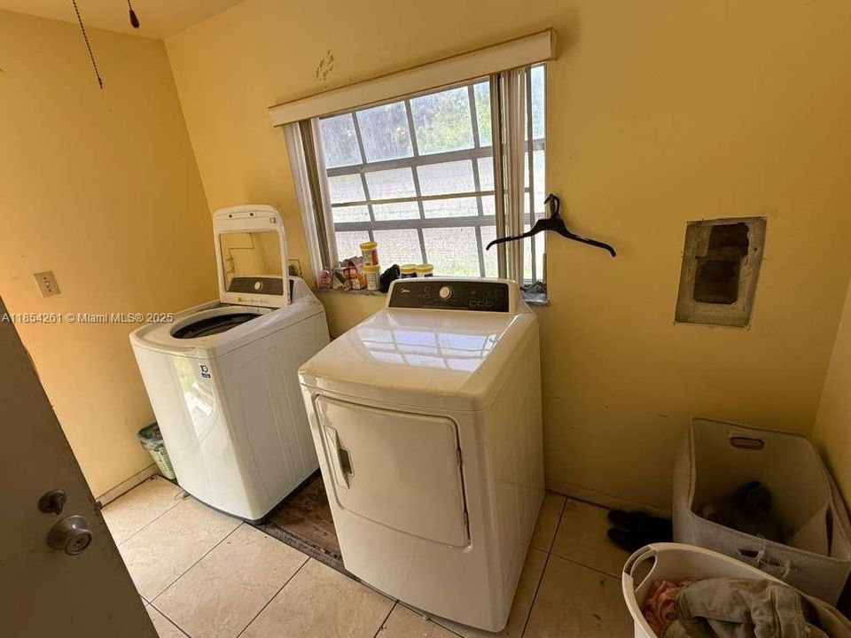 待售: $260,000 (3 贝兹, 2 浴室, 1569 平方英尺)